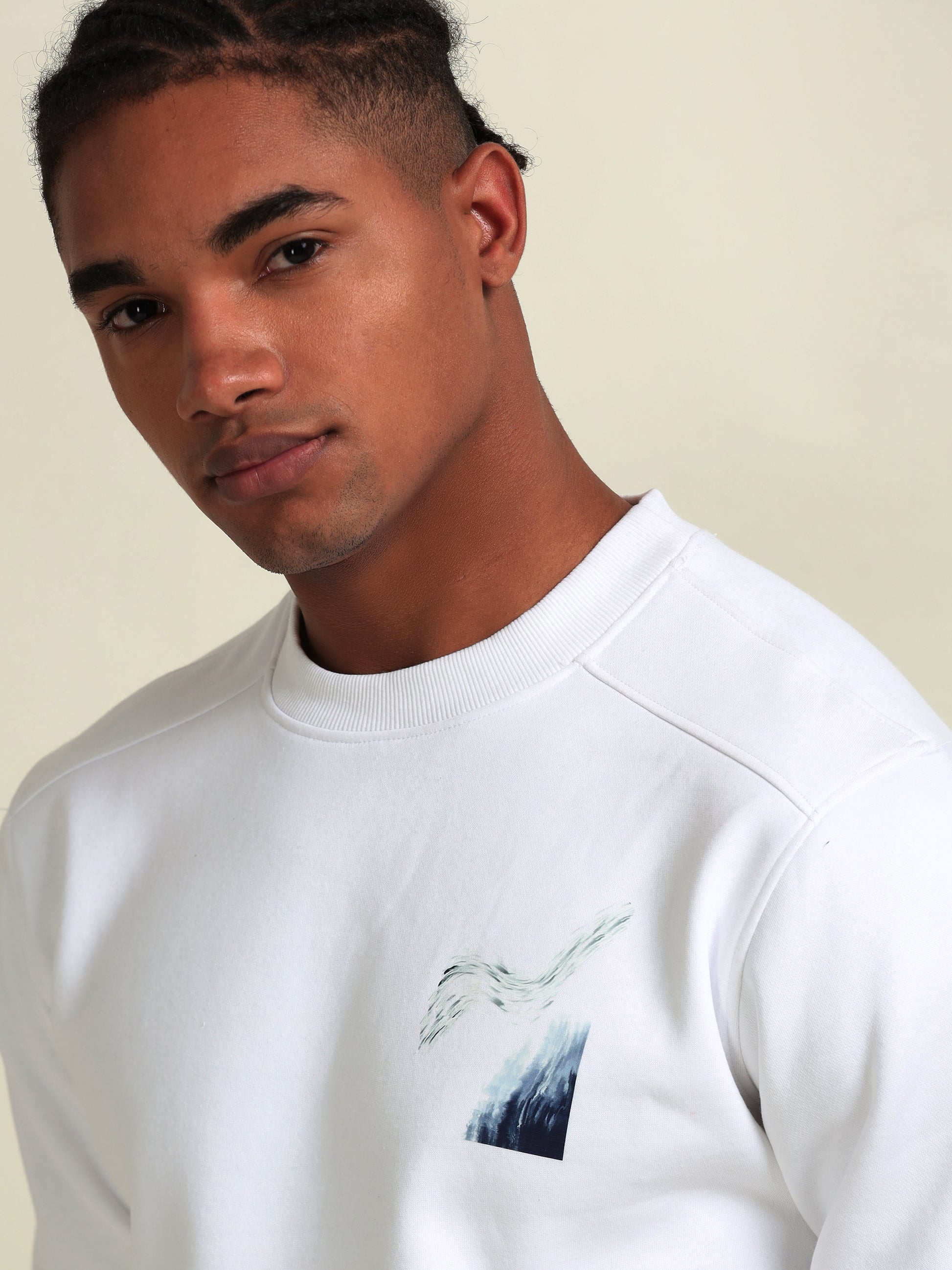 Wavy Pattern White Sweatshirt – Oversized Fleece for Casual Comfort - D&K LUXUR